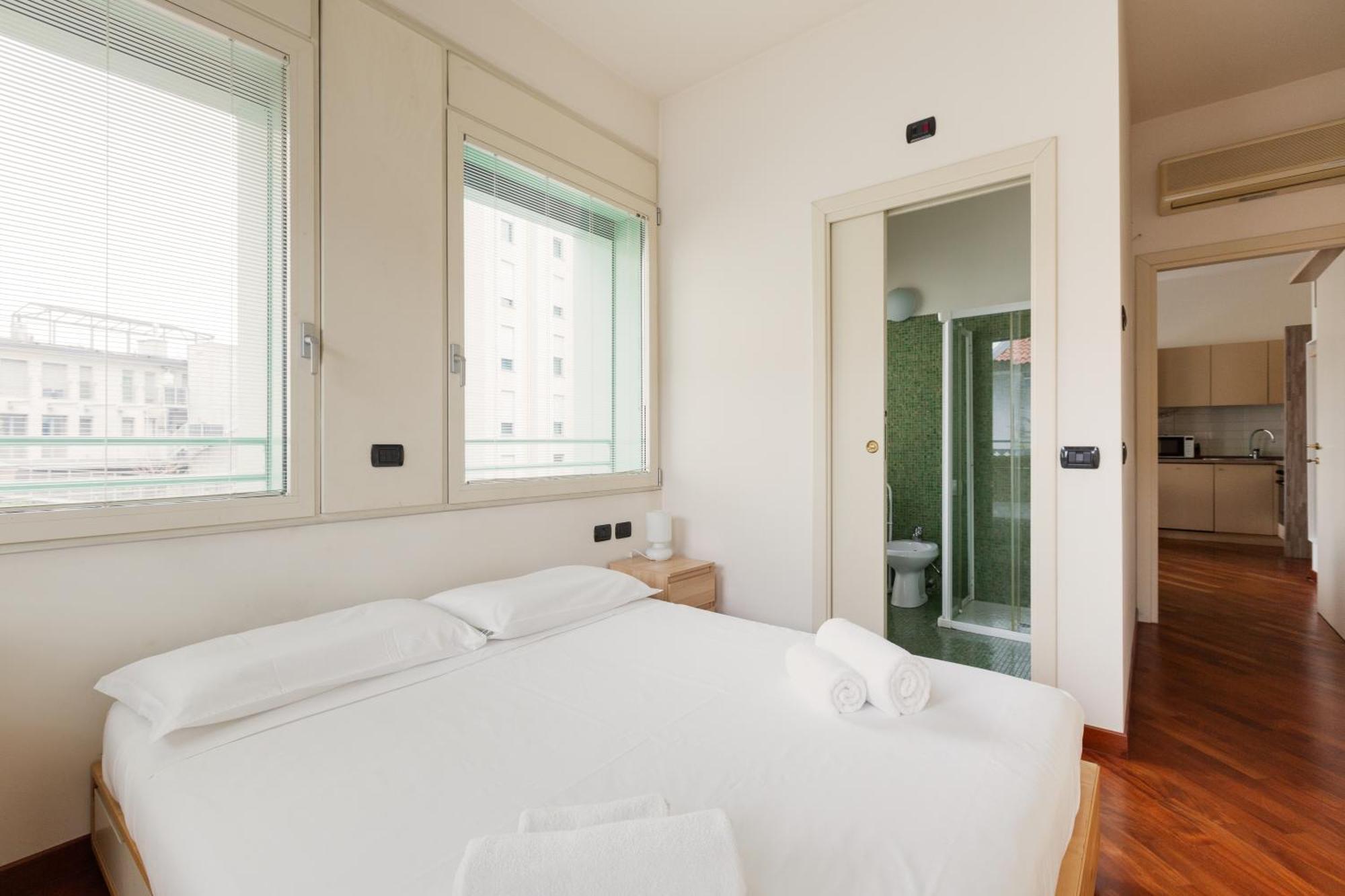 Bright & Comfy Apartment With Parking Milán Exterior foto